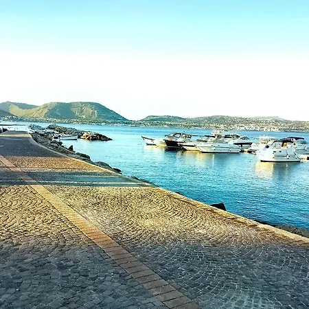 Con Incantevole Panorama Apartamento