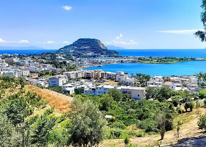 Con Incantevole Panorama